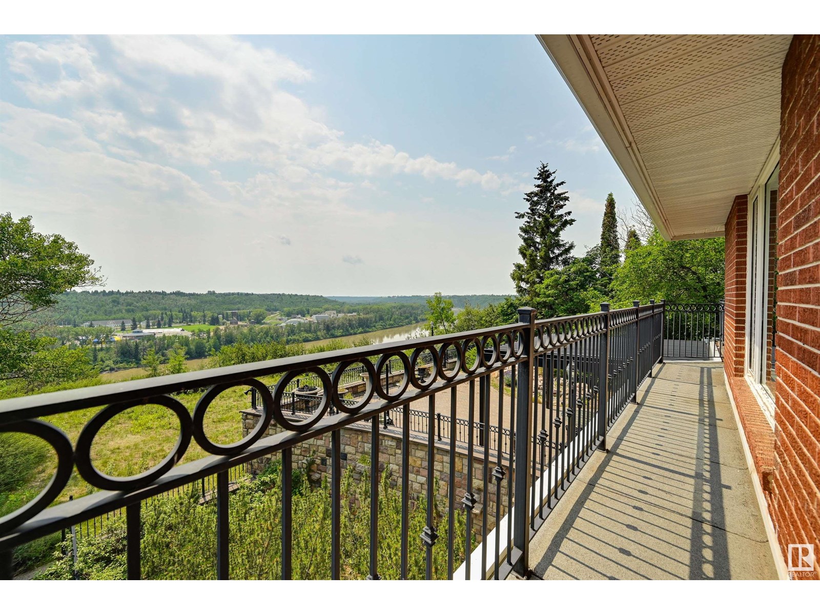 179 QUESNELL CR NW