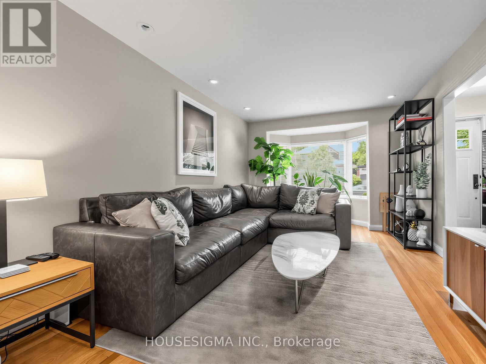 19 PARKLEA DRIVE