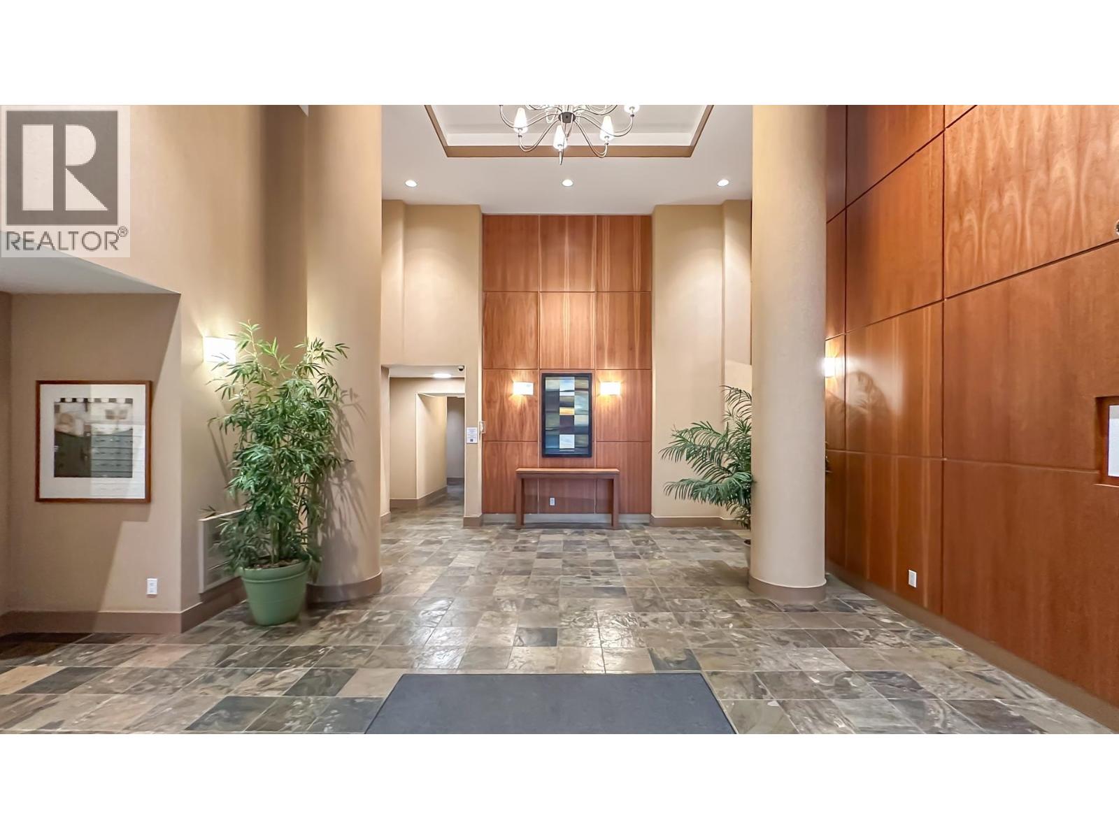 305 2088 MADISON AVENUE