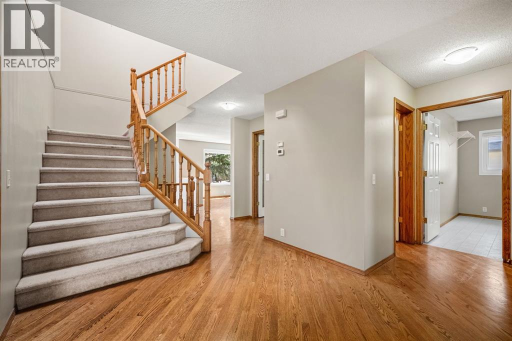 131 Lake Simcoe Court SE