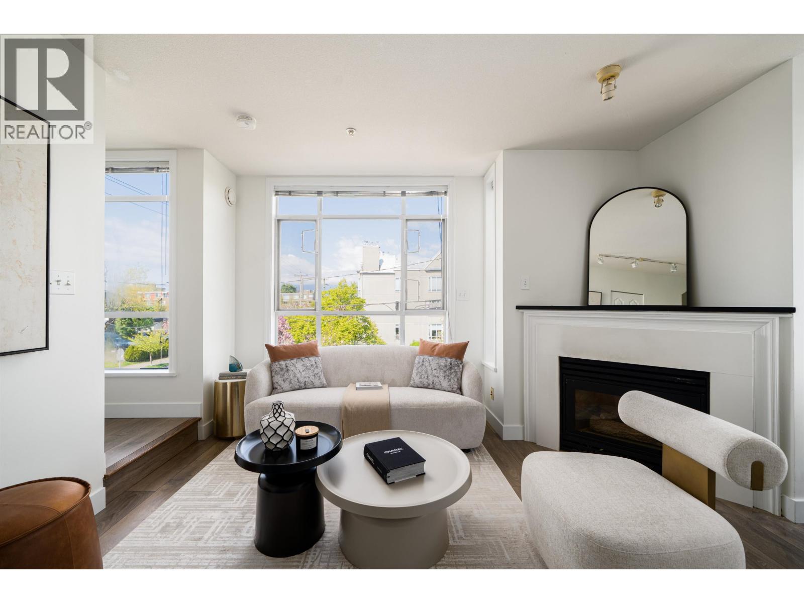 206 2190 W 5TH AVENUE