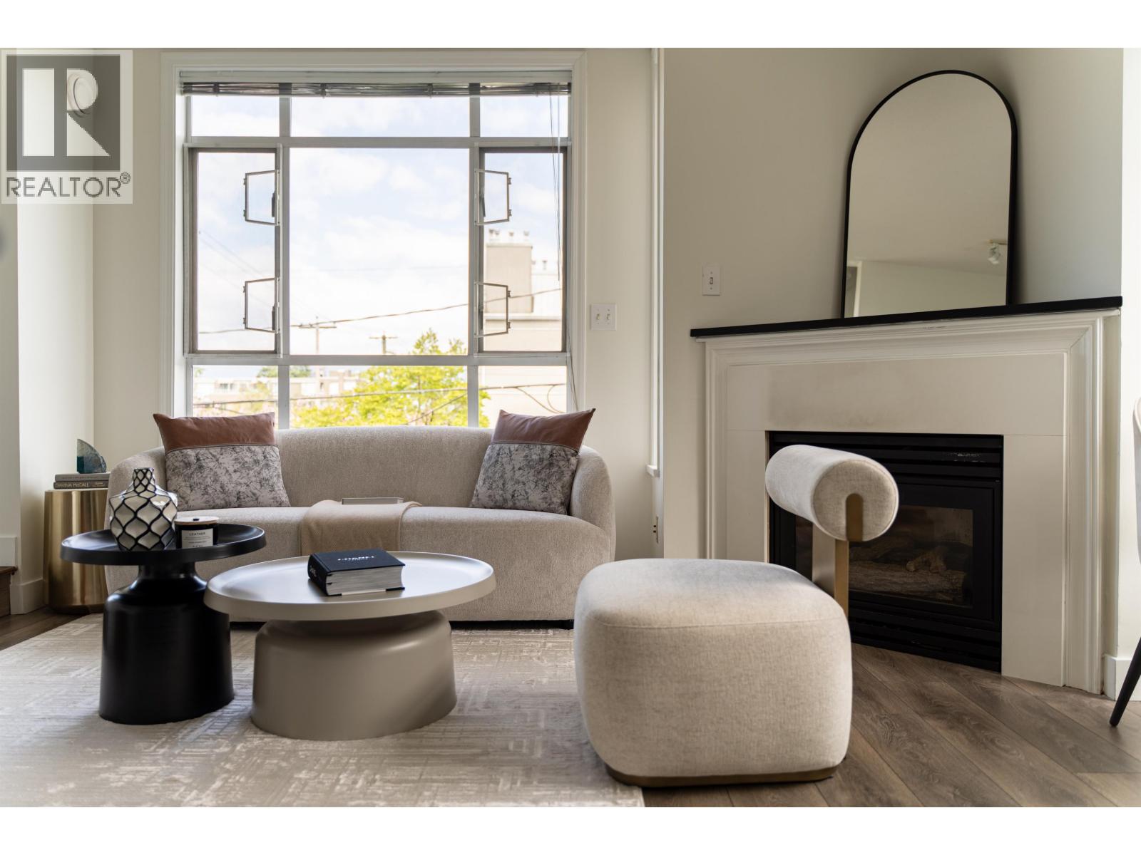 206 2190 W 5TH AVENUE