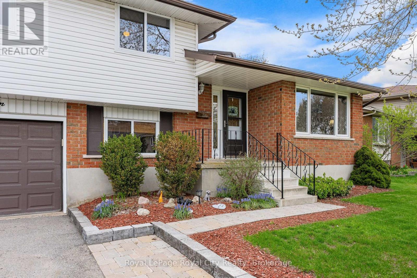 16 SANDERSON DRIVE