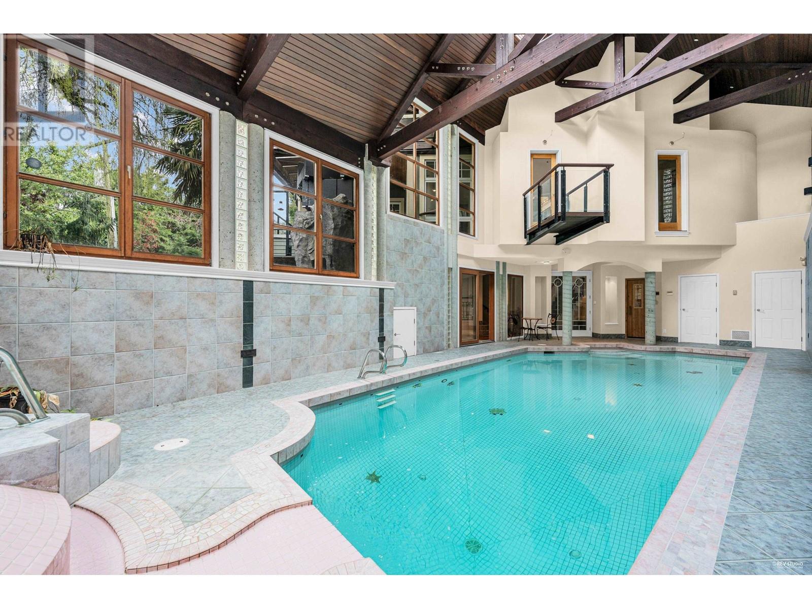 3489 PINE CRESCENT