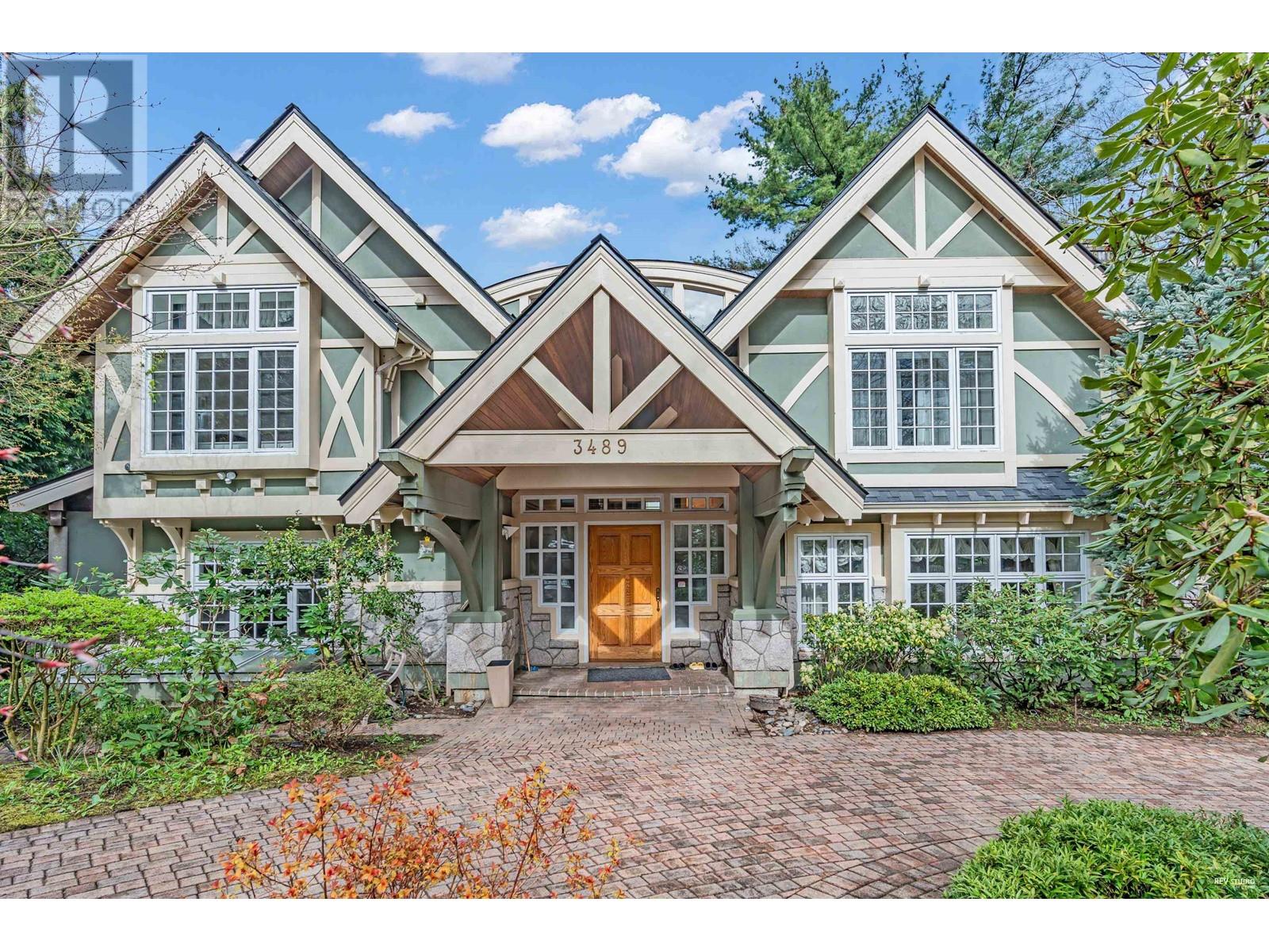 3489 PINE CRESCENT