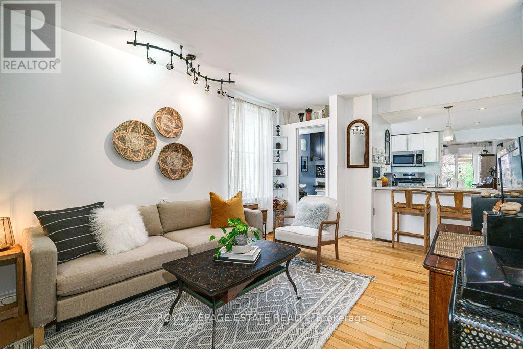 Photo 1 of 50 — 158 WAVERLEY ROAD, Toronto (The Beaches), ON M4L3T3