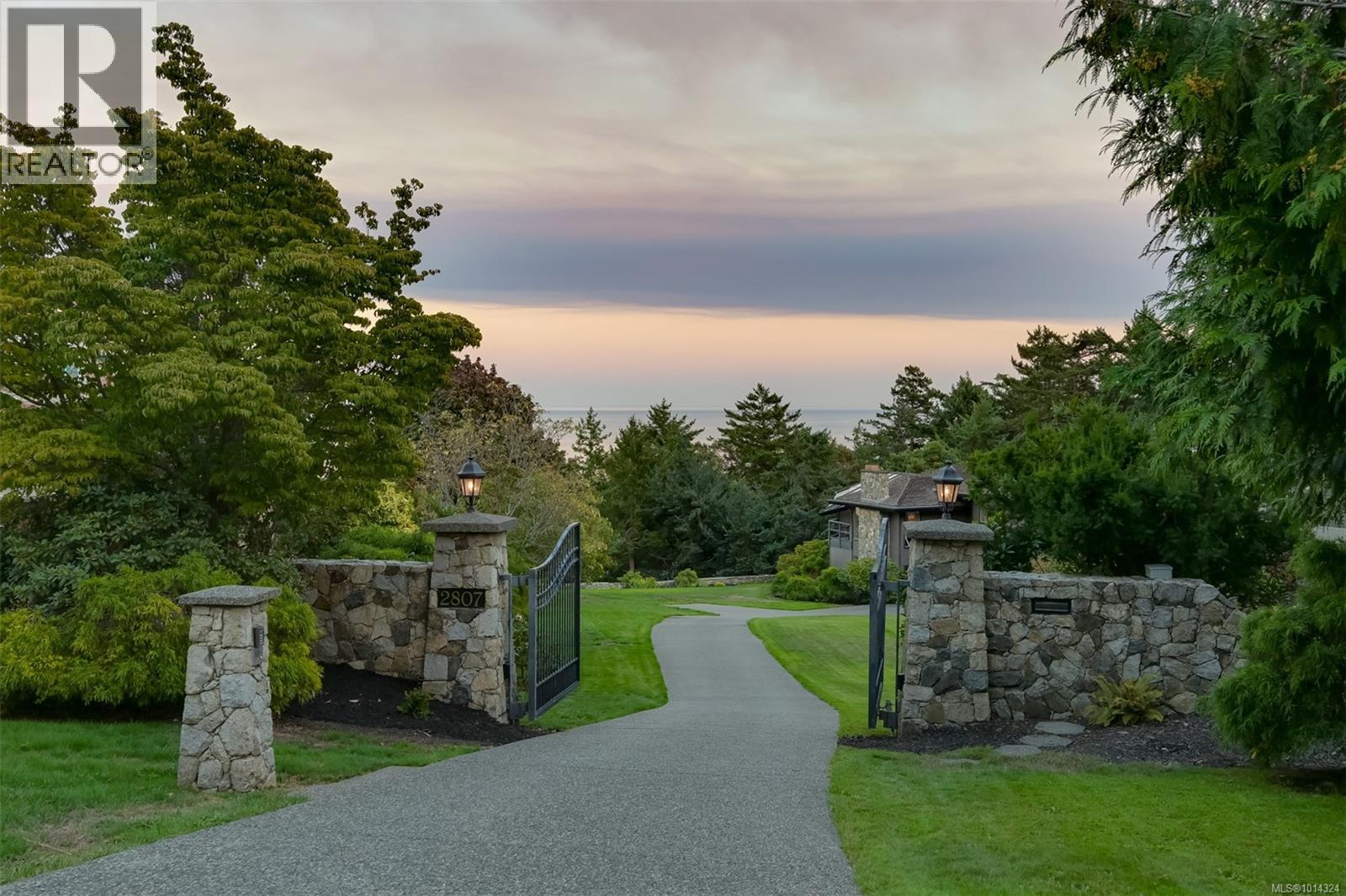 2807 Arbutus Rd