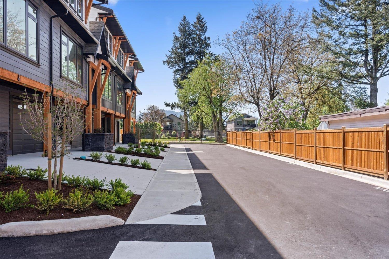 8 46106 RIVERSIDE DRIVE|Chilliwack Proper East