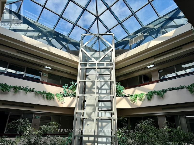 305 - 50 ACADIA AVENUE