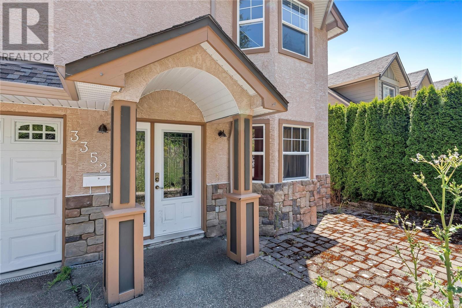 3352 Ravenwood Rd