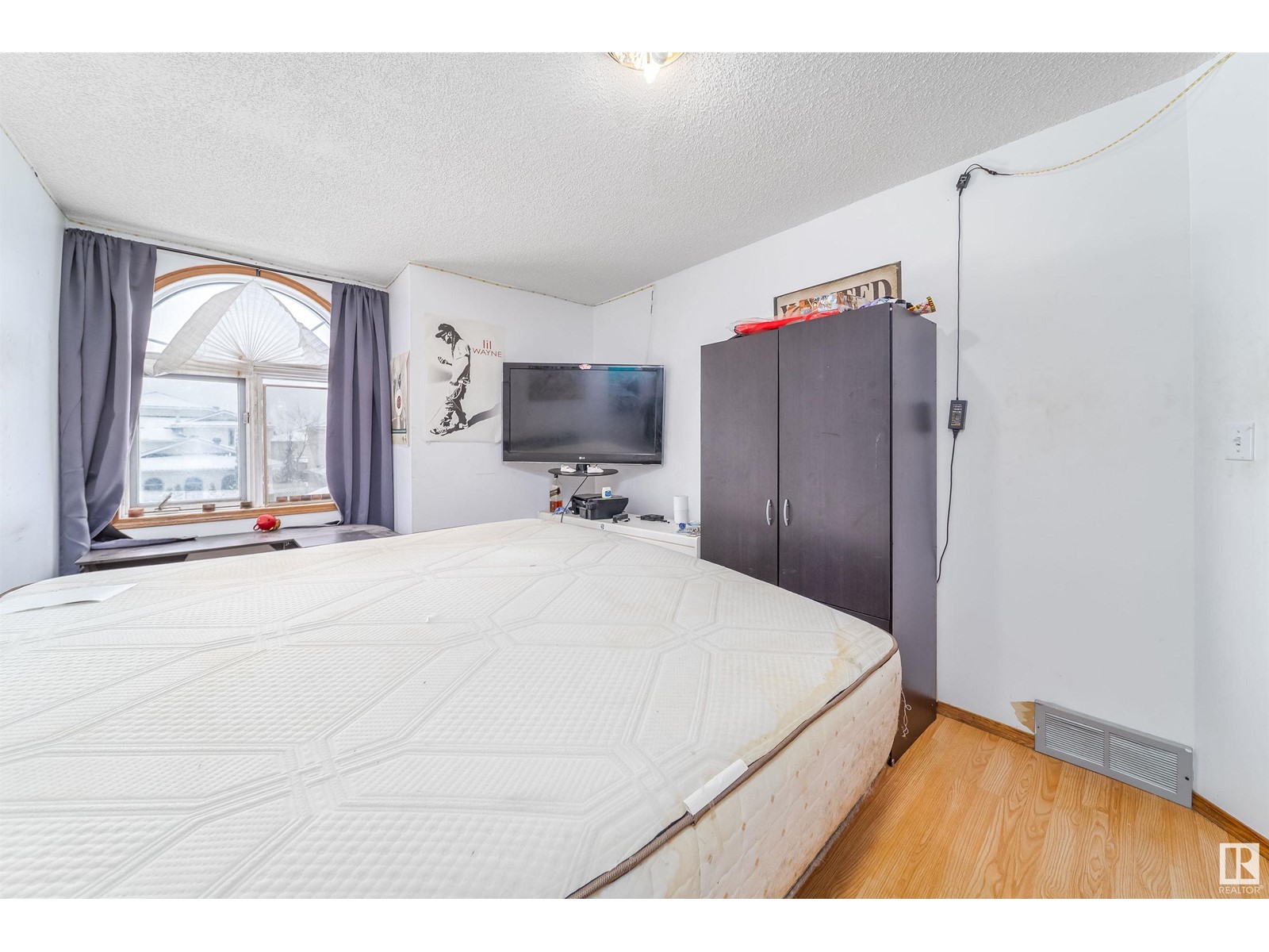 7220 158 AV NW NW