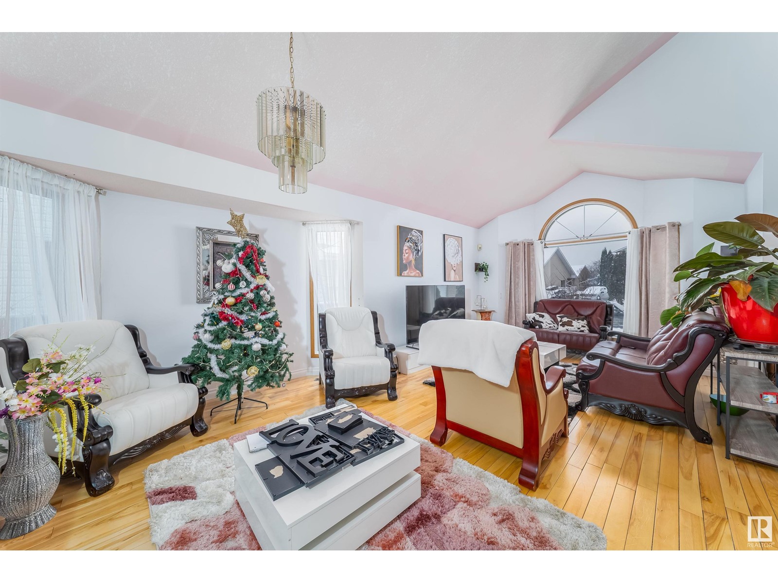 7220 158 AV NW NW