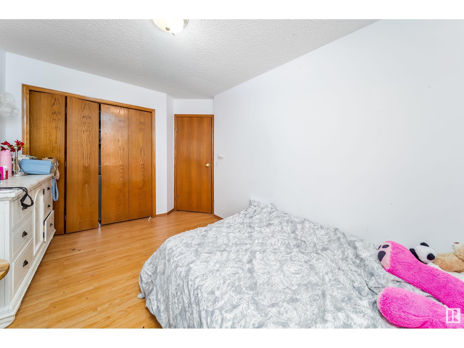 7220 158 AV NW NW