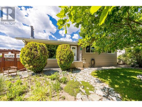 872 Liban Court Kelowna BC V1Y8B5