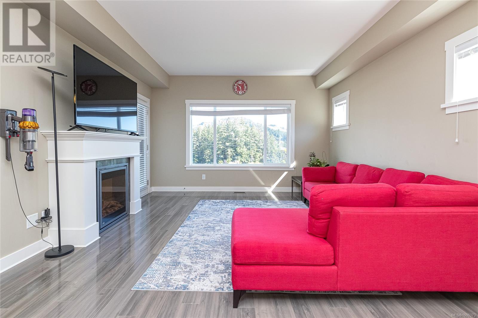1302 Artesian Crt