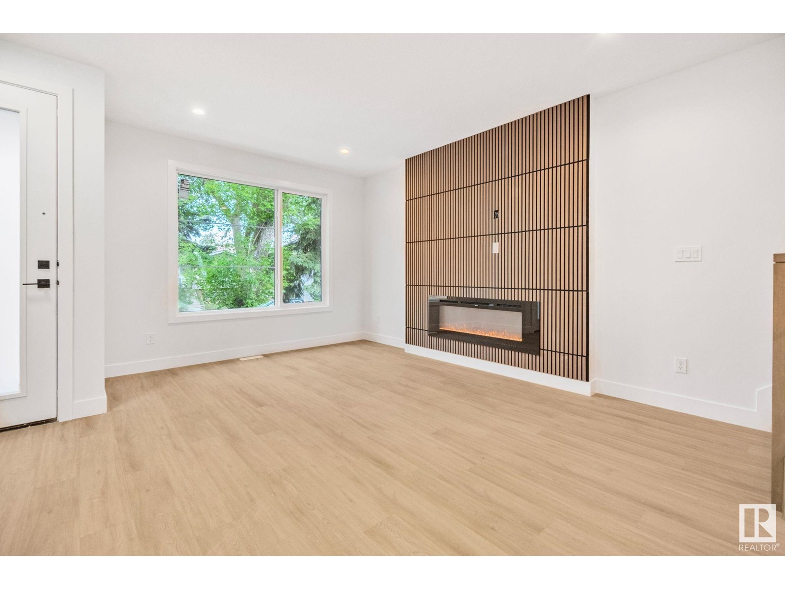 11138 126 ST E NW