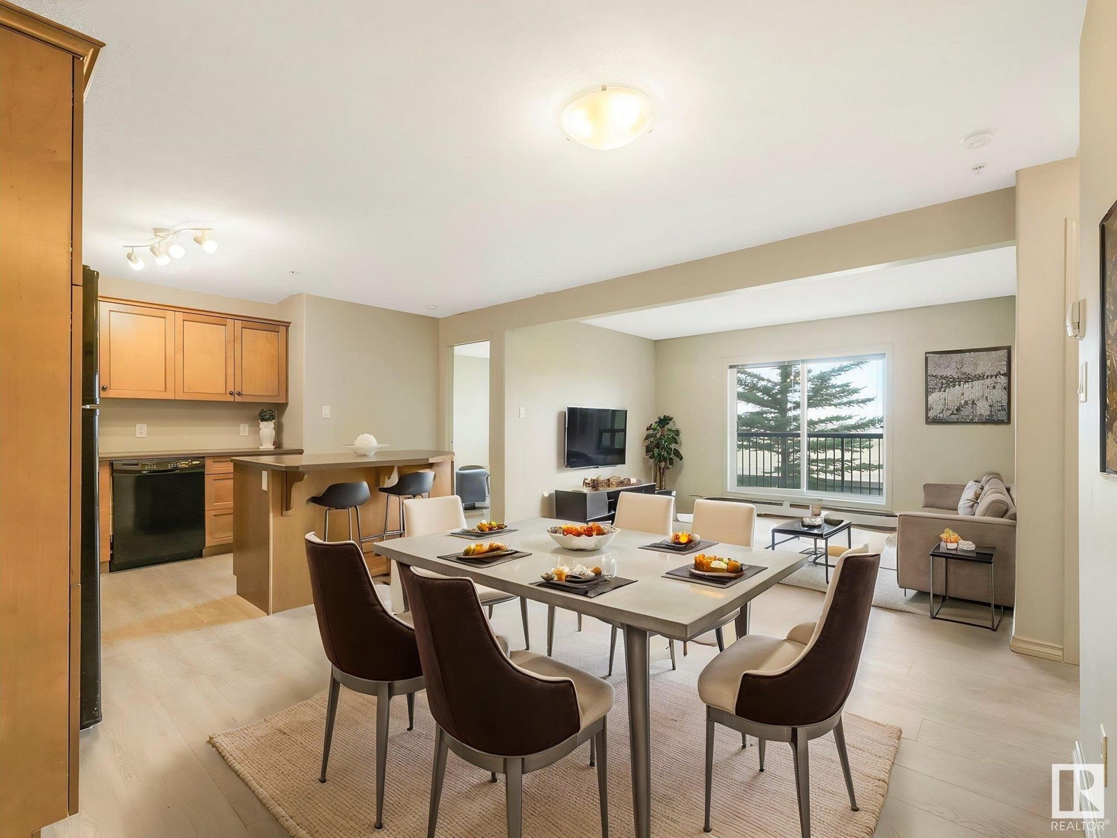 #204 646 MCALLISTER LO SW