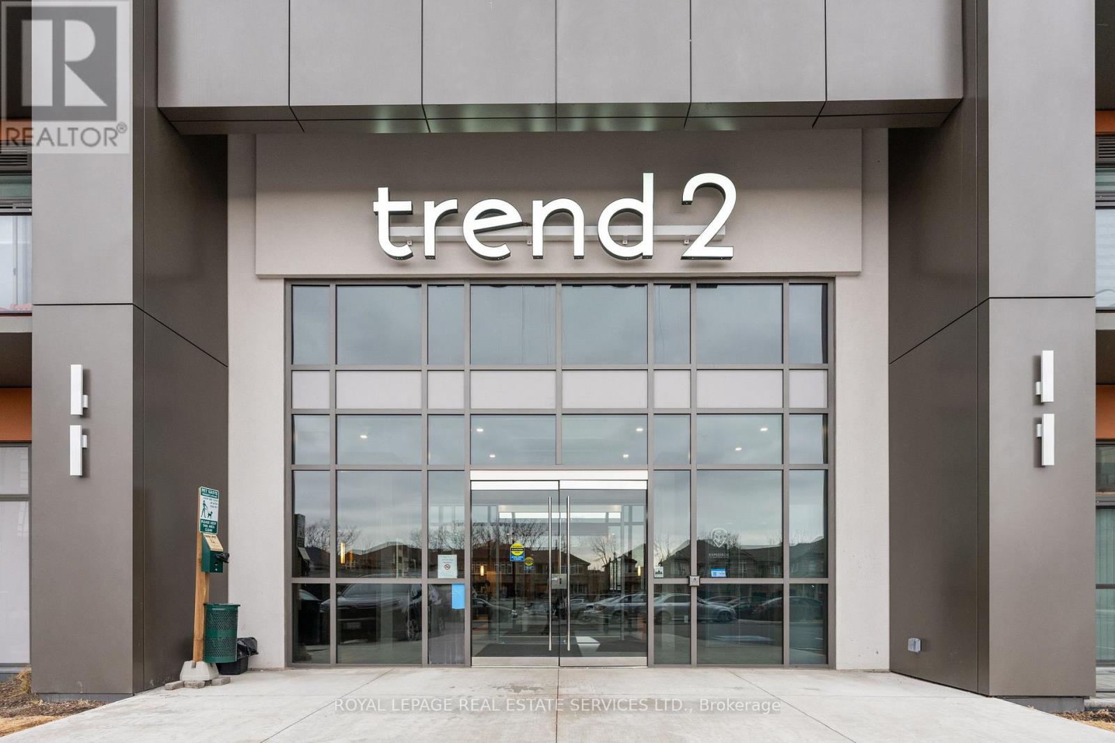 525 - 460 DUNDAS STREET E
