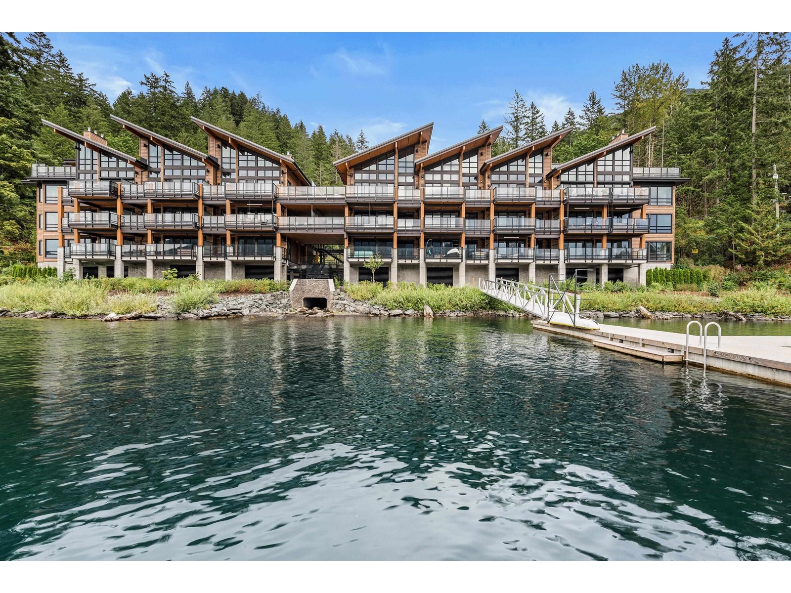 207 3175 COLUMBIA VALLEY ROAD|Cultus Lake North
