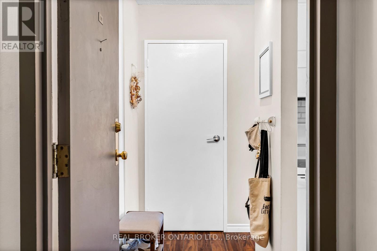 209 - 110 FORWARD AVENUE