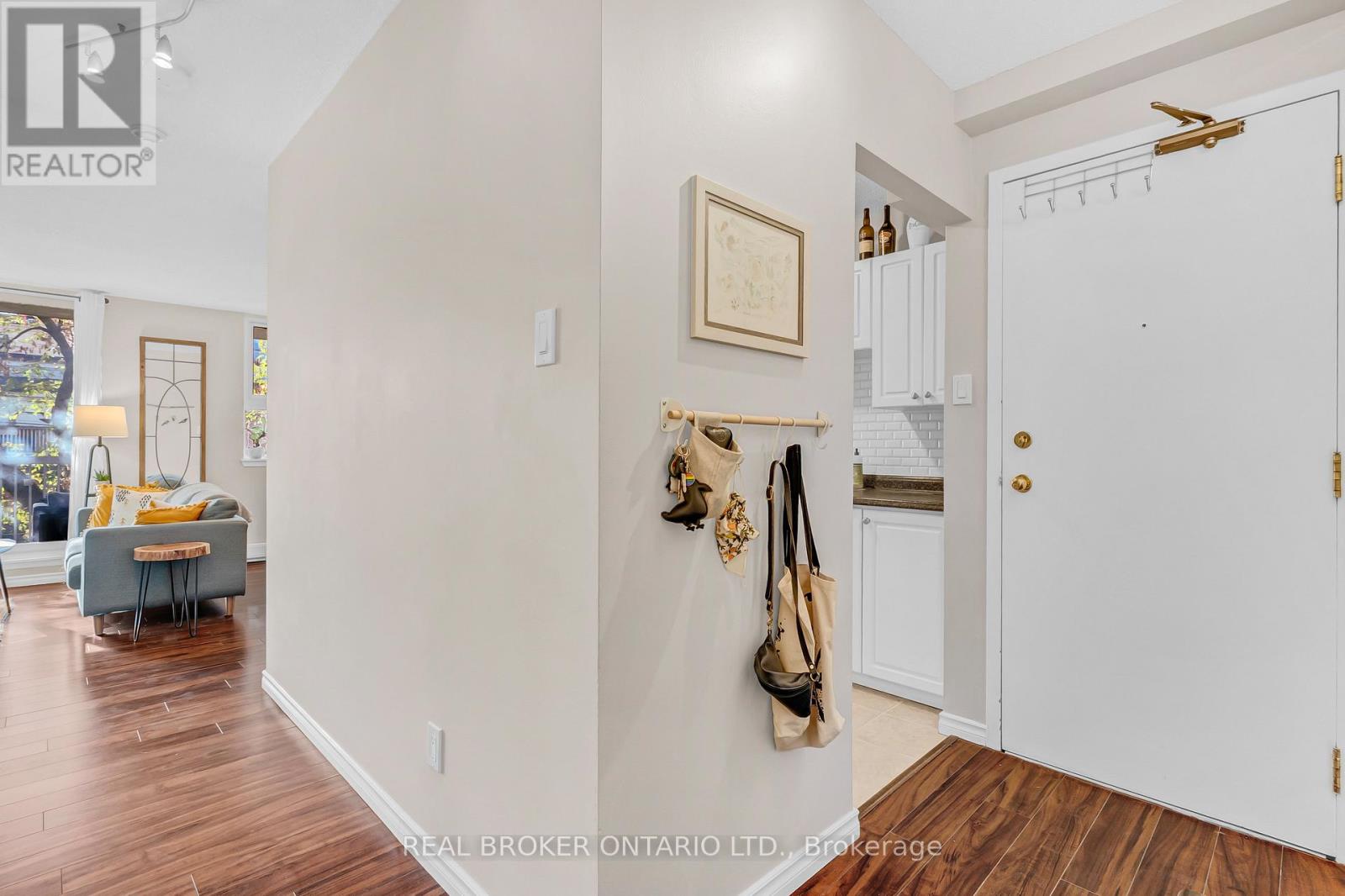 209 - 110 FORWARD AVENUE