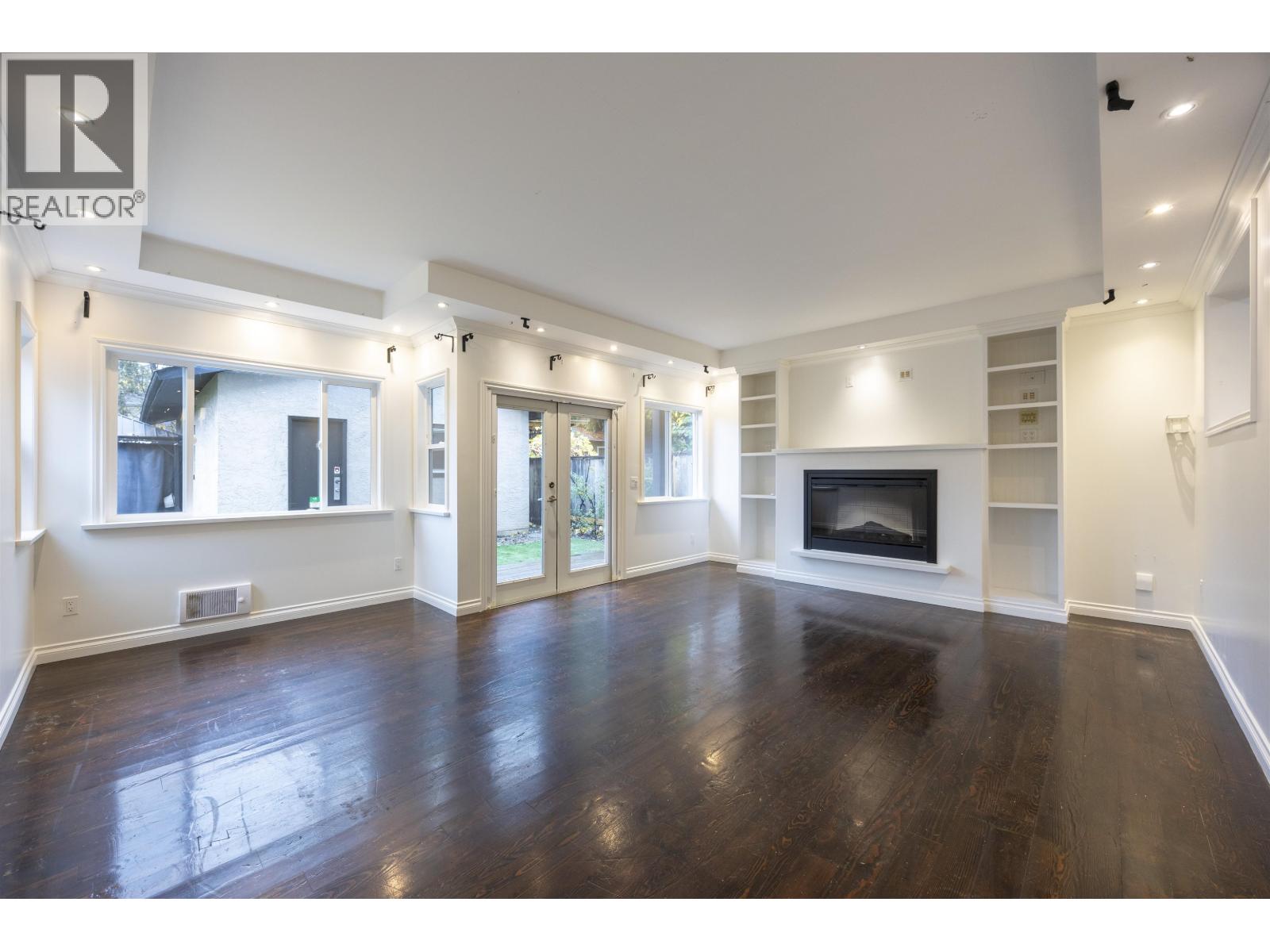 1927 COQUITLAM AVENUE