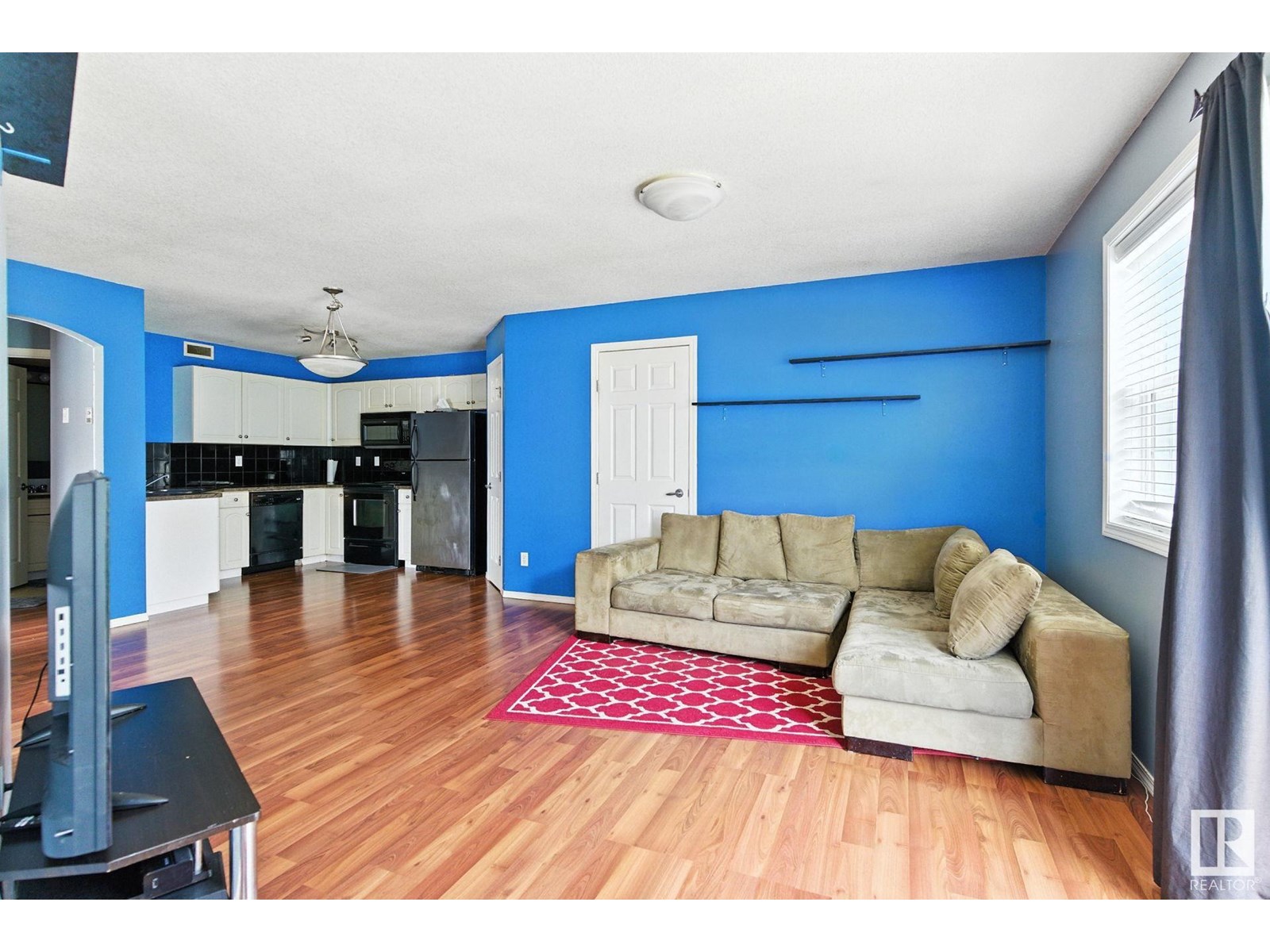 #43 150 EDWARDS DR SW