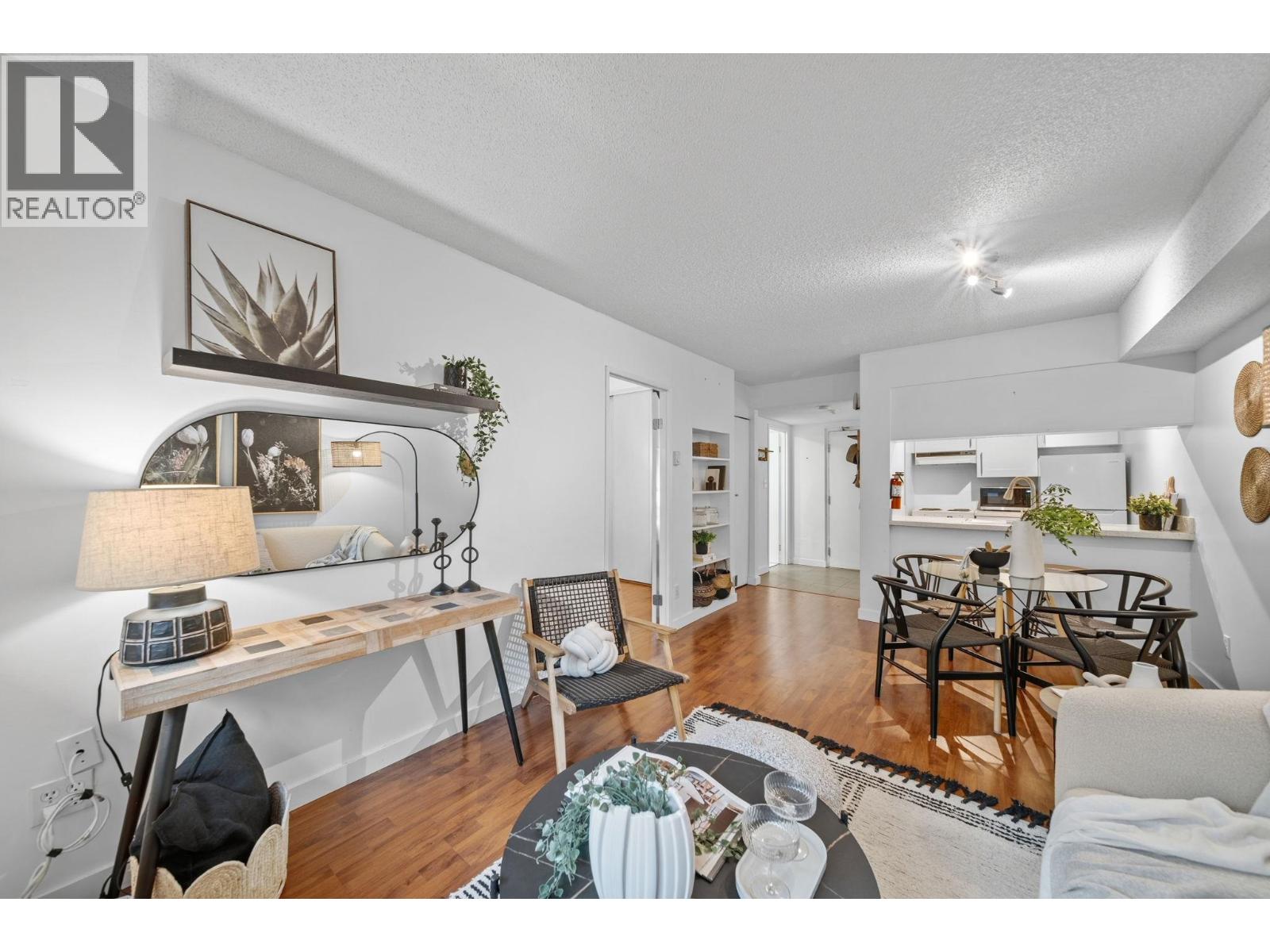 201 1270 ROBSON STREET