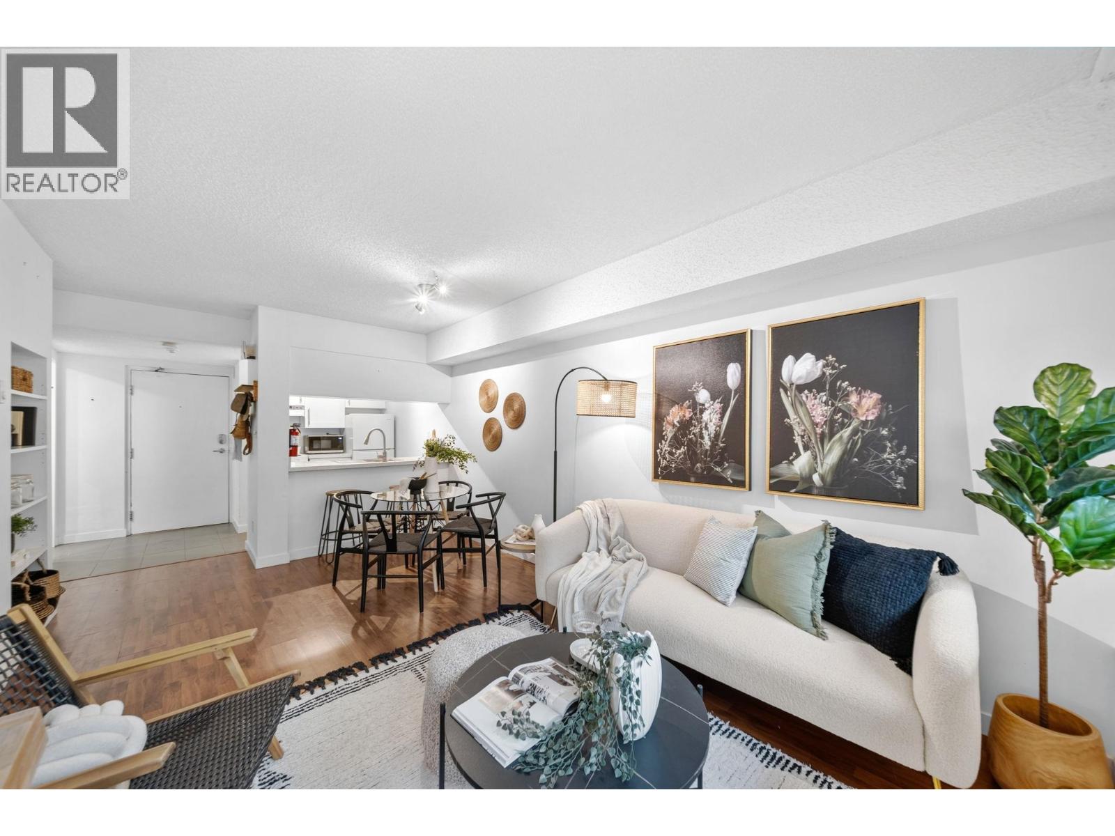 201 1270 ROBSON STREET