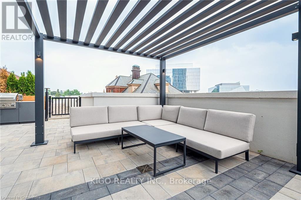 911 - 5 WELLINGTON STREET S