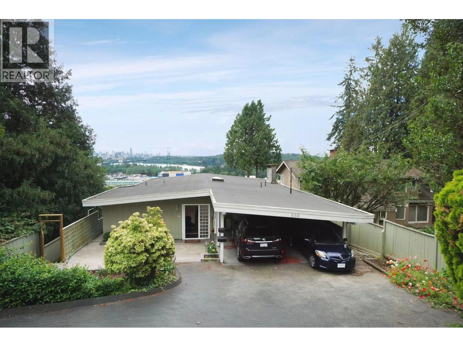 850 ESQUIMALT AVENUE