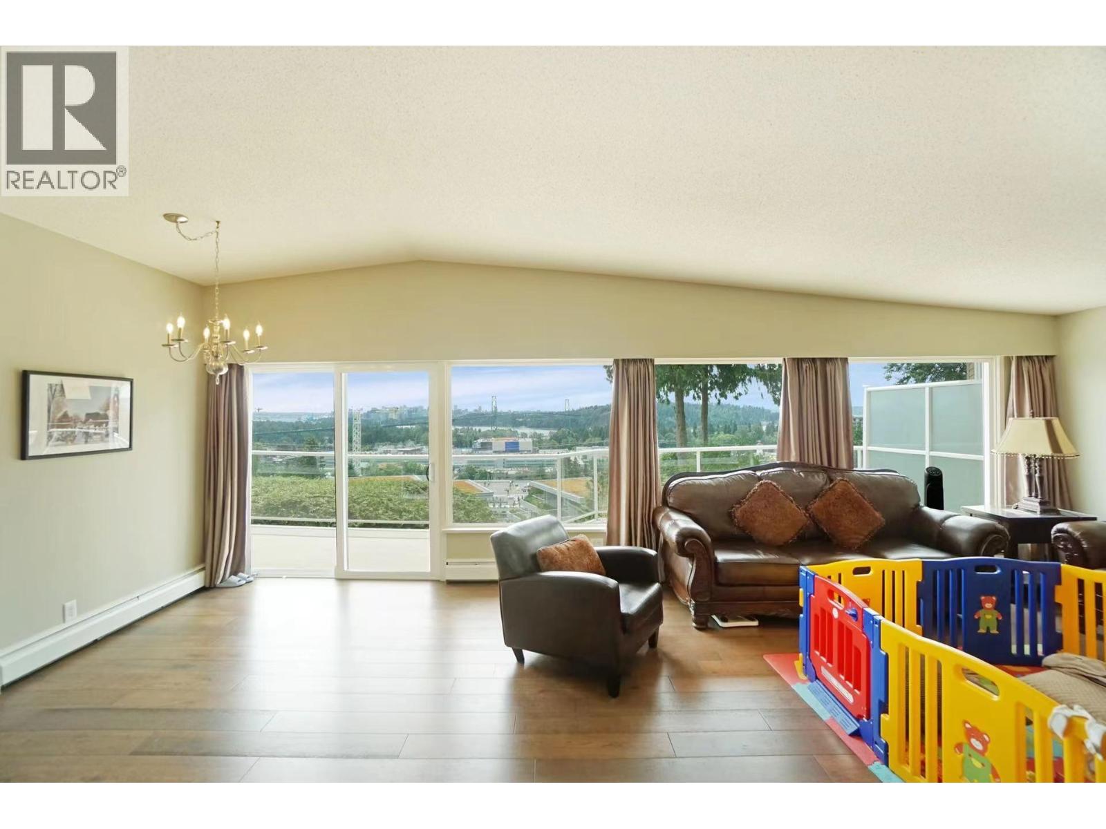 850 ESQUIMALT AVENUE