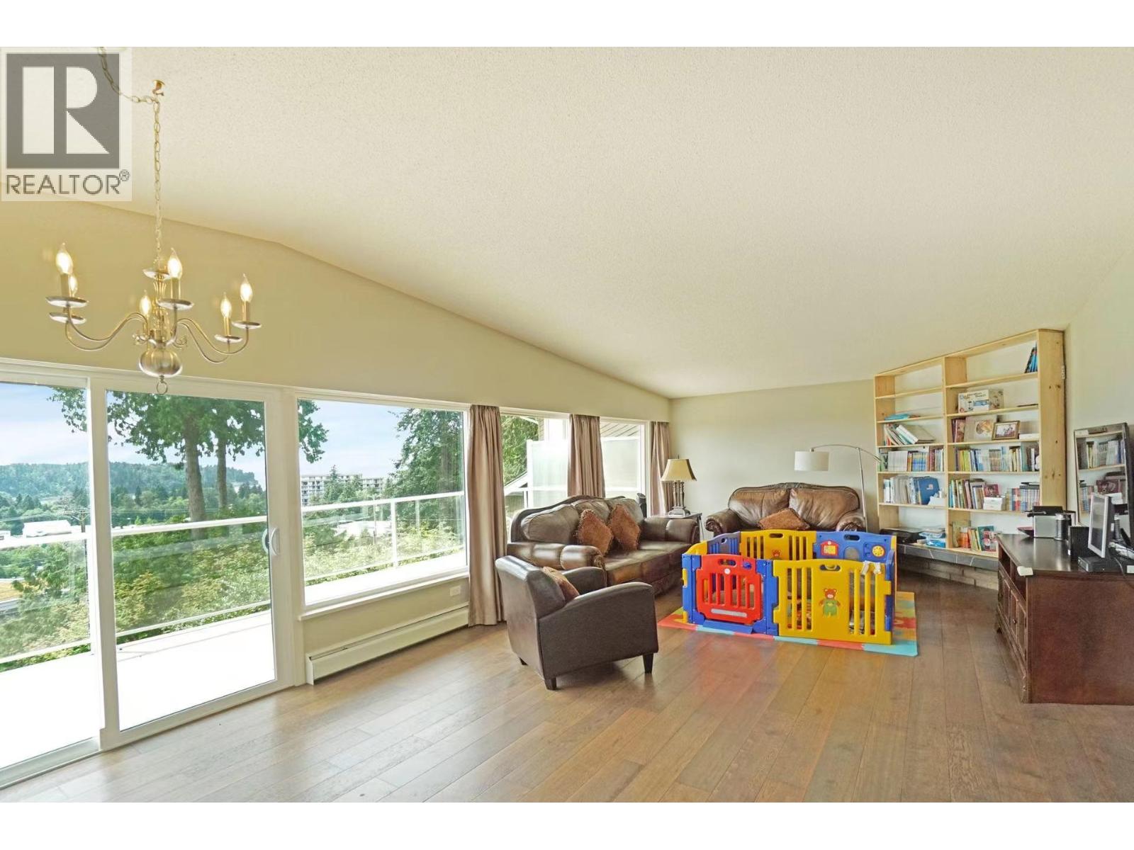 850 ESQUIMALT AVENUE