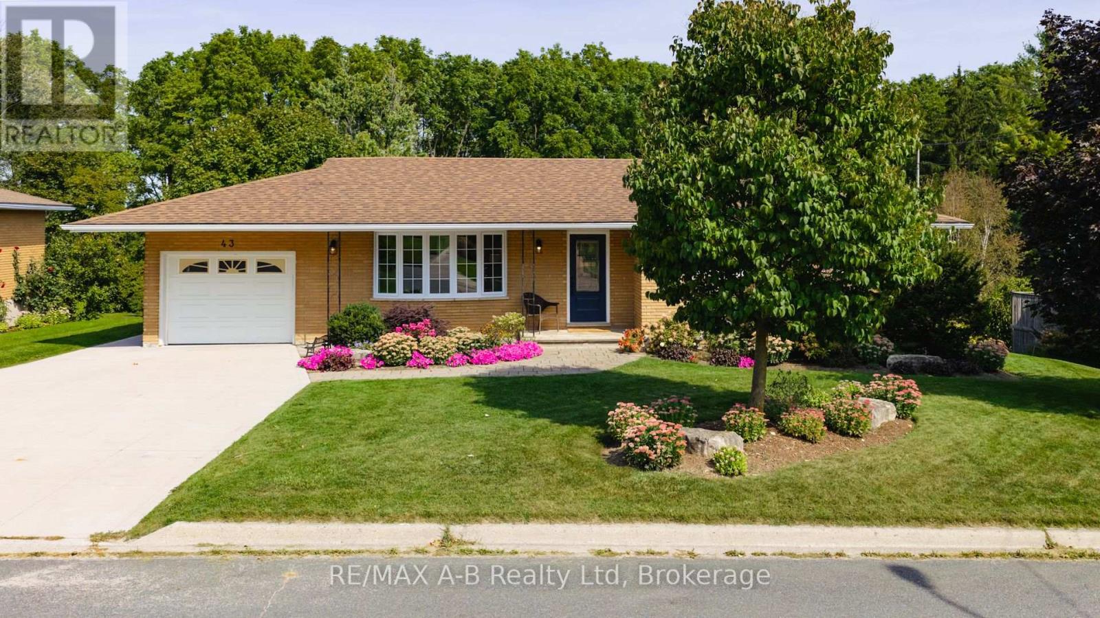 43 WIDDER STREET W