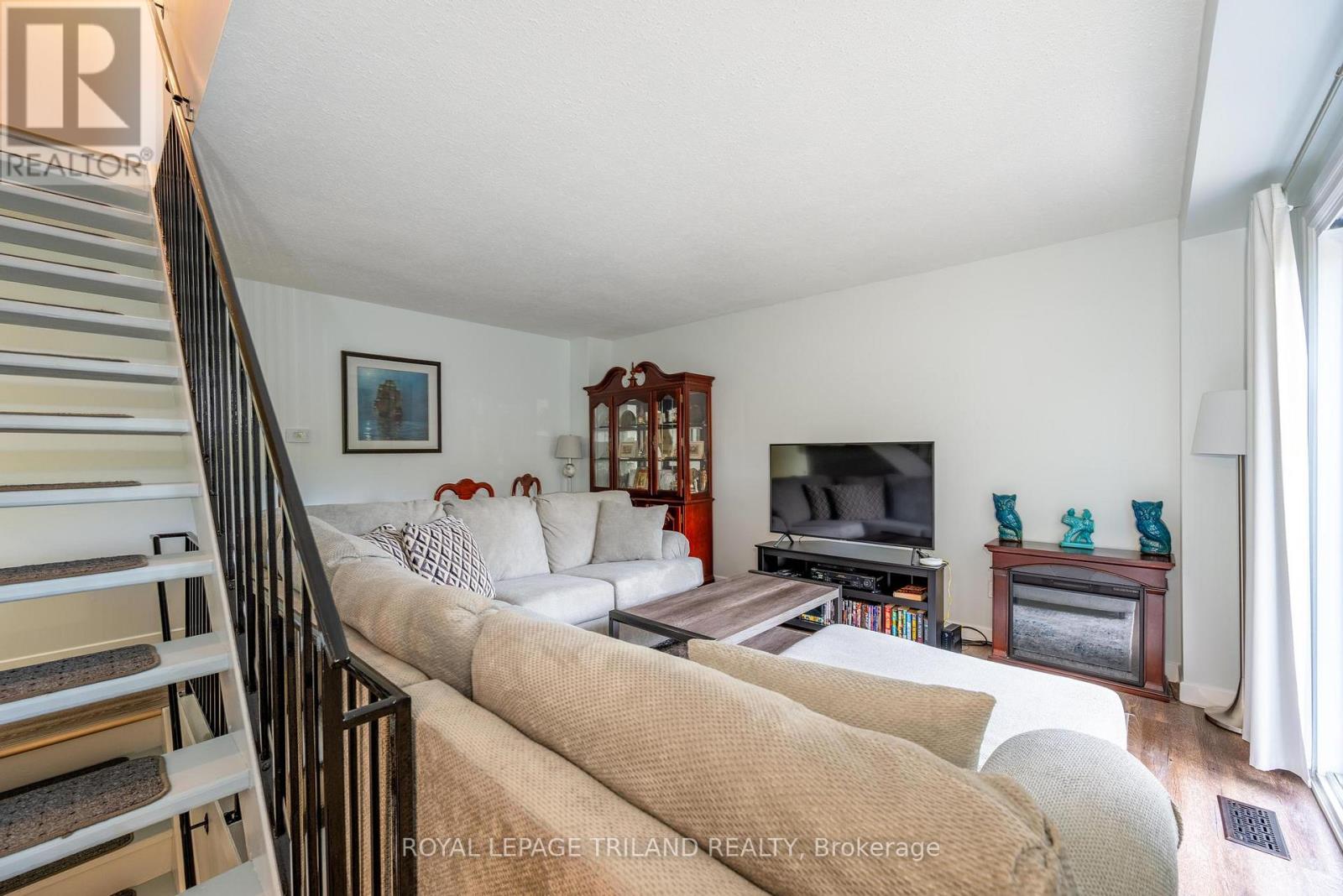 104 - 70 FIDDLERS GREEN ROAD