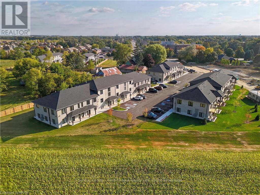 UNIT 35 - 3202 VIVIAN LINE