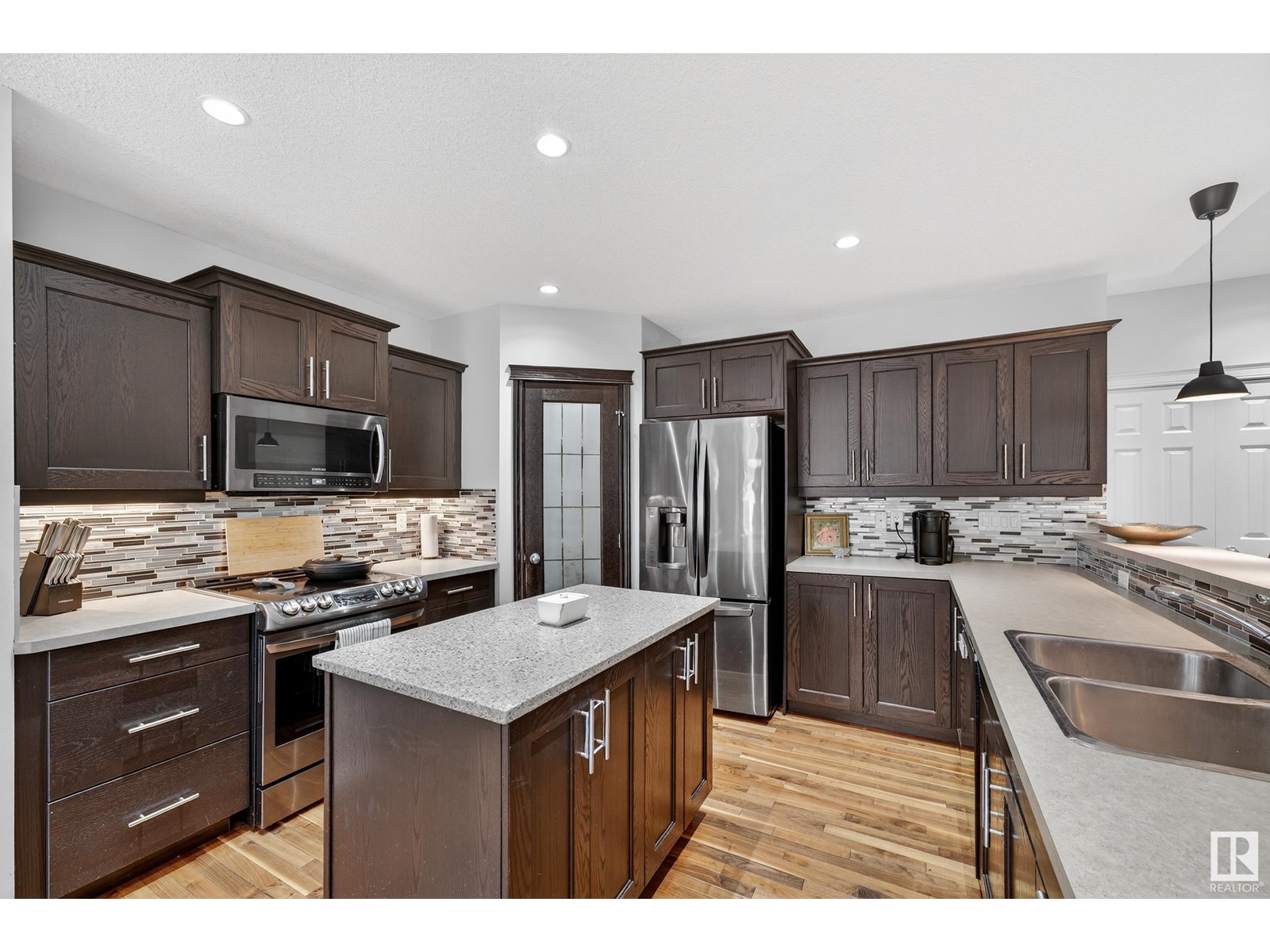 16904 57 ST NW