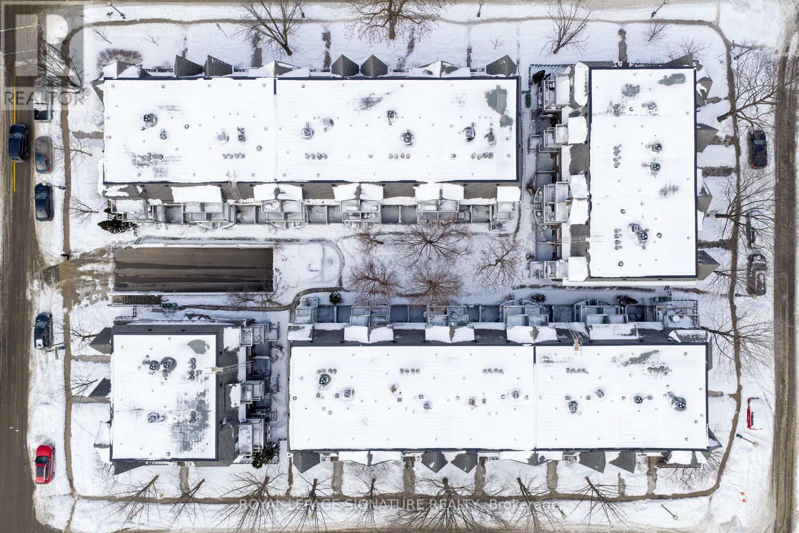 D - 32 MASSEY STREET W