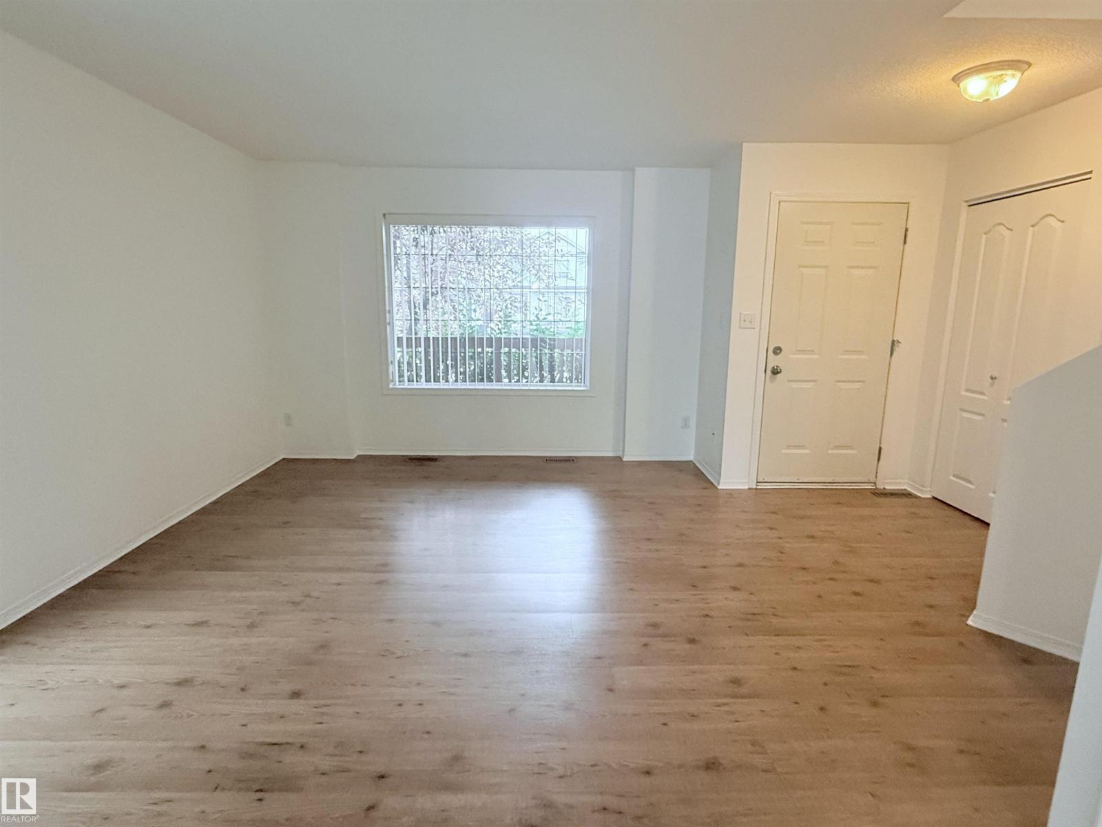1920 37 AV NW