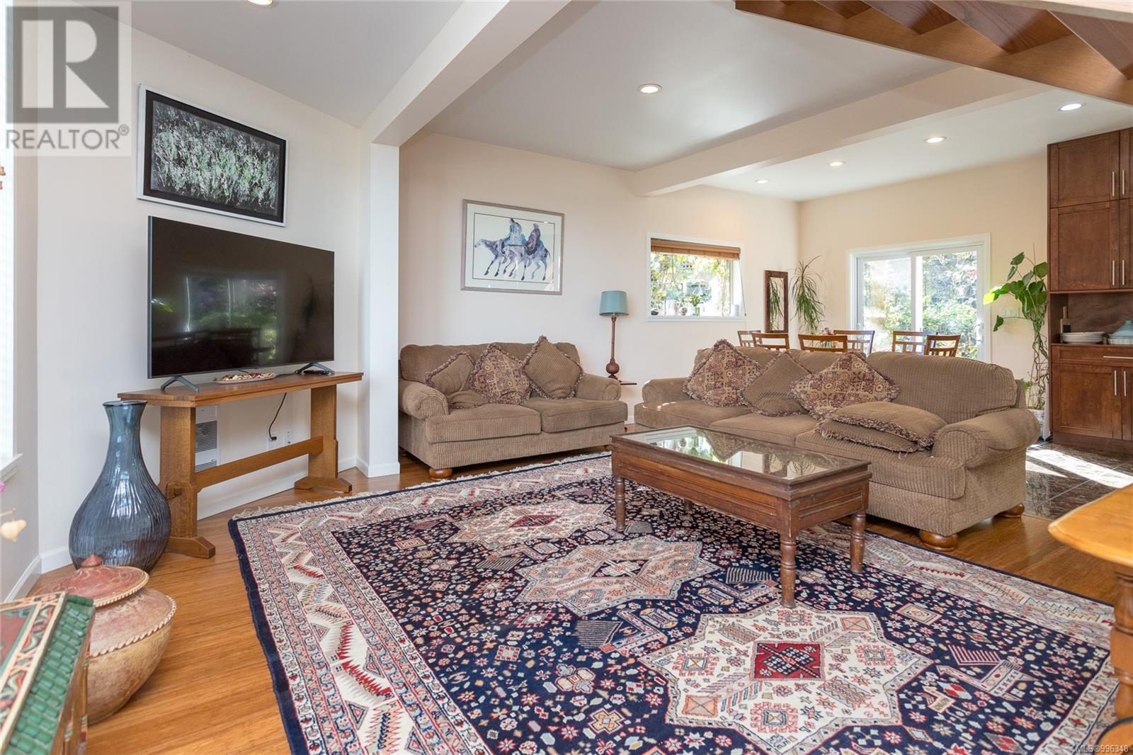 4572 Cordova Bay Rd