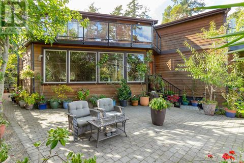 4572 Cordova Bay Rd Saanich BC V8X3V5