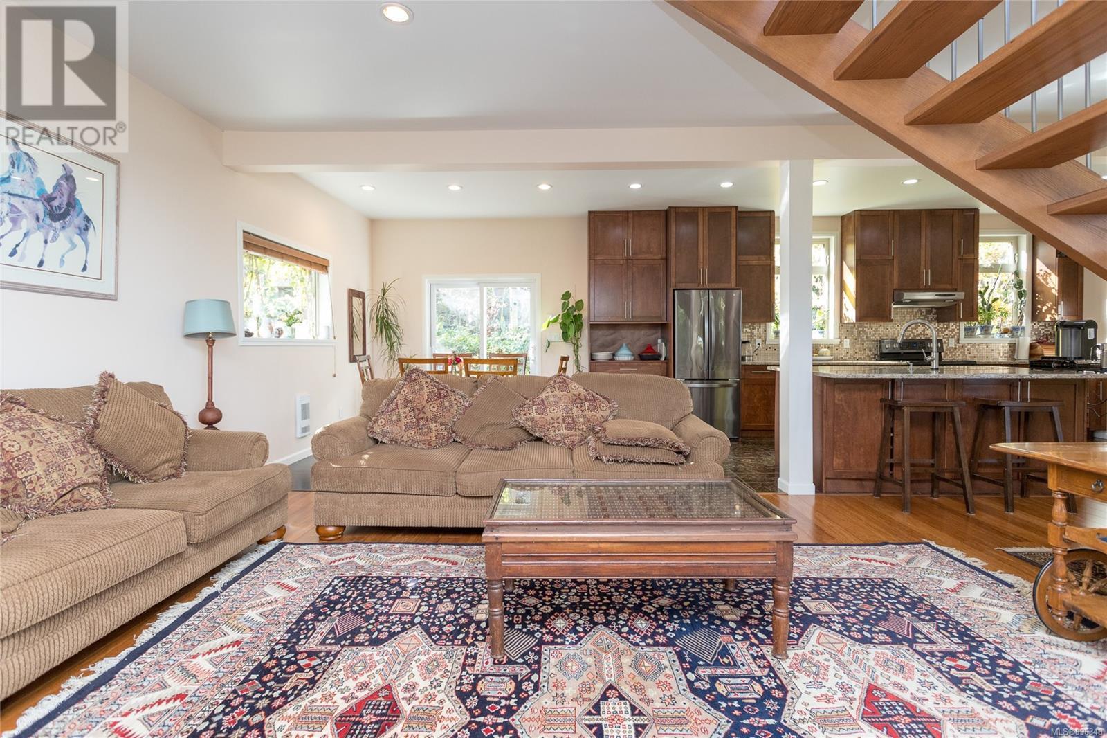 4572 Cordova Bay Rd