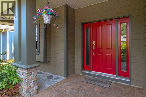 2211 Graduation Pl Saanich BC V8N6N3