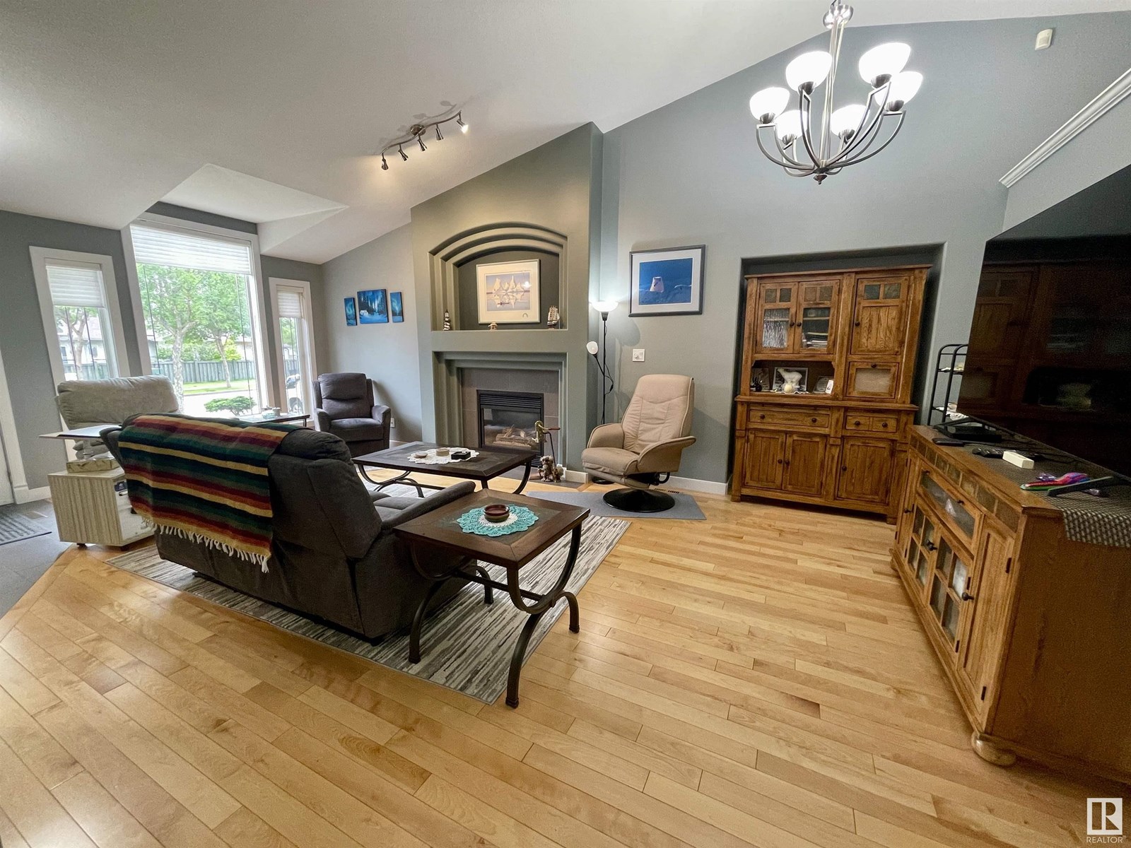 60 OAKMONT DR