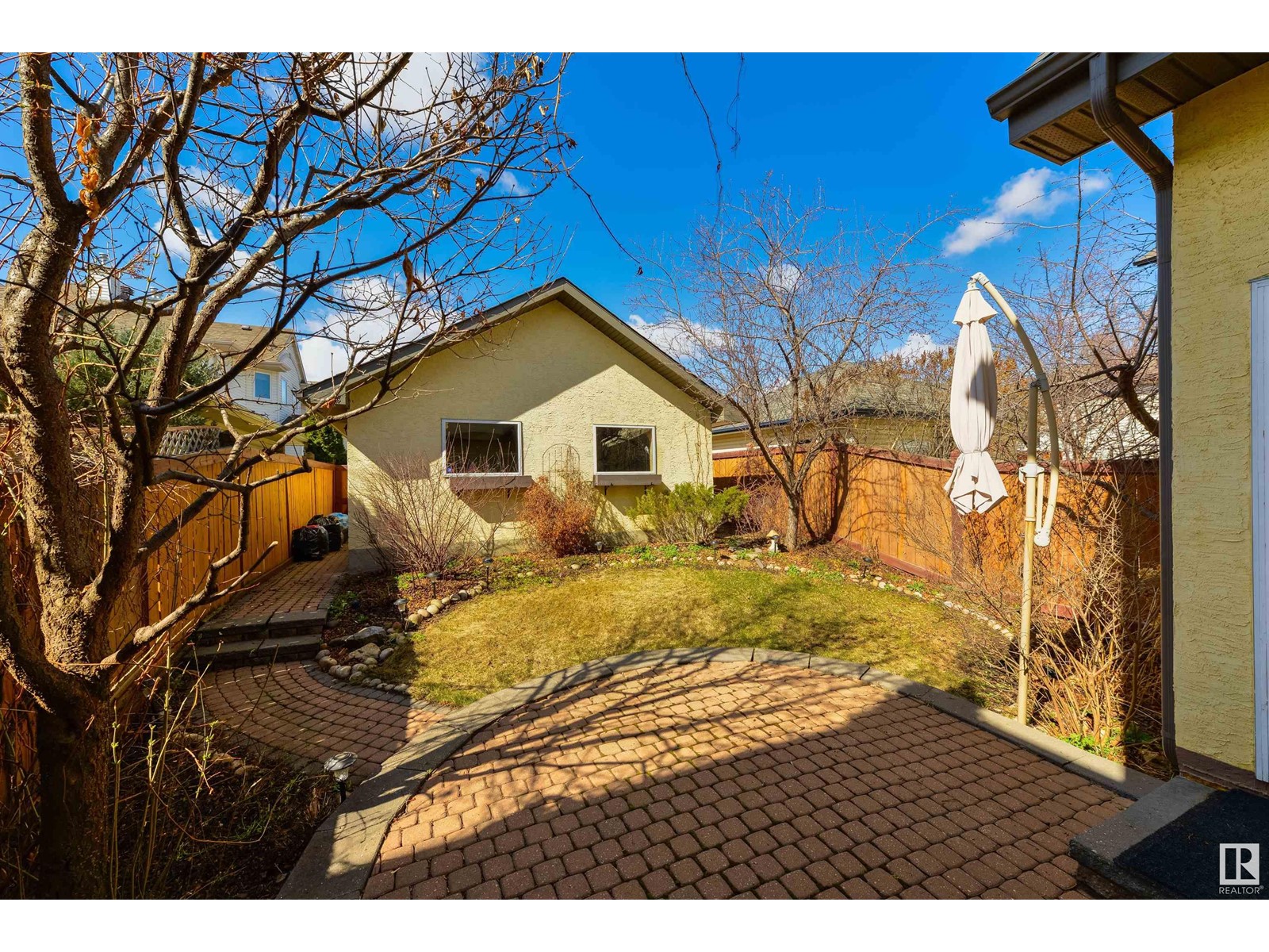 10072 90 ST NW