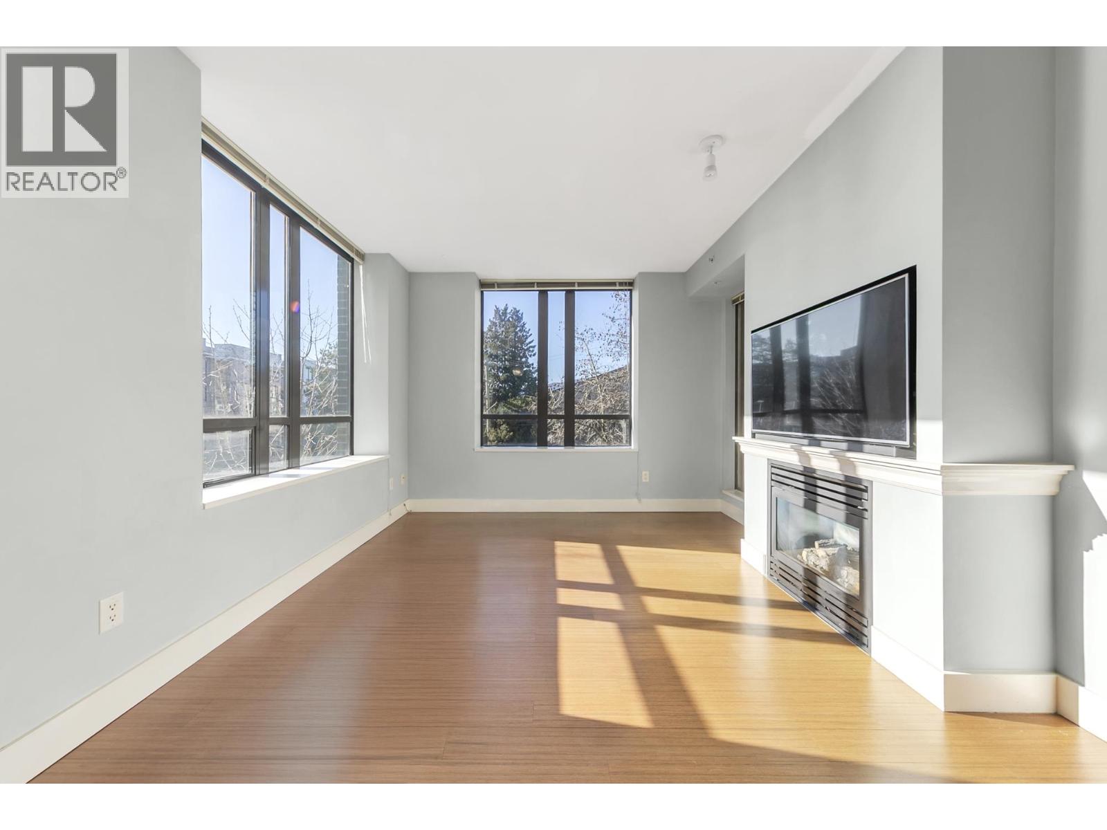 312 170 W 1ST STREET