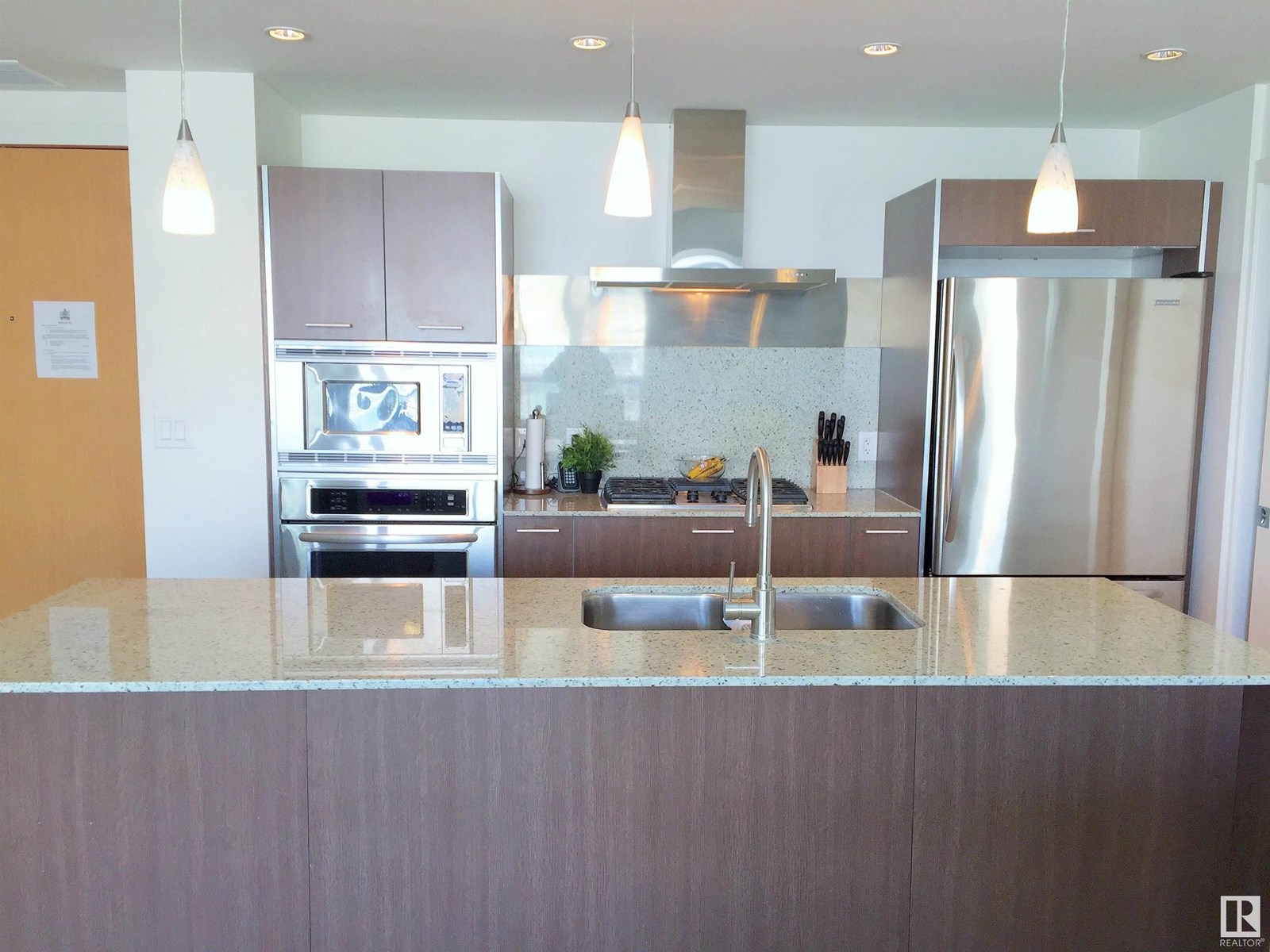 #410 2504 109 ST NW