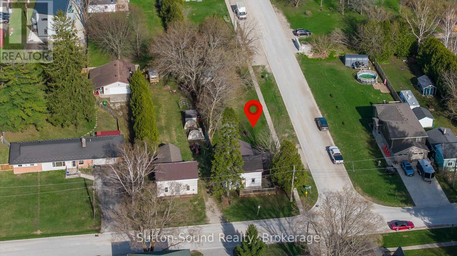 Photo 1 of 17 — 486 ELIZABETH STREET, South Bruce Peninsula, ON N0H1P0