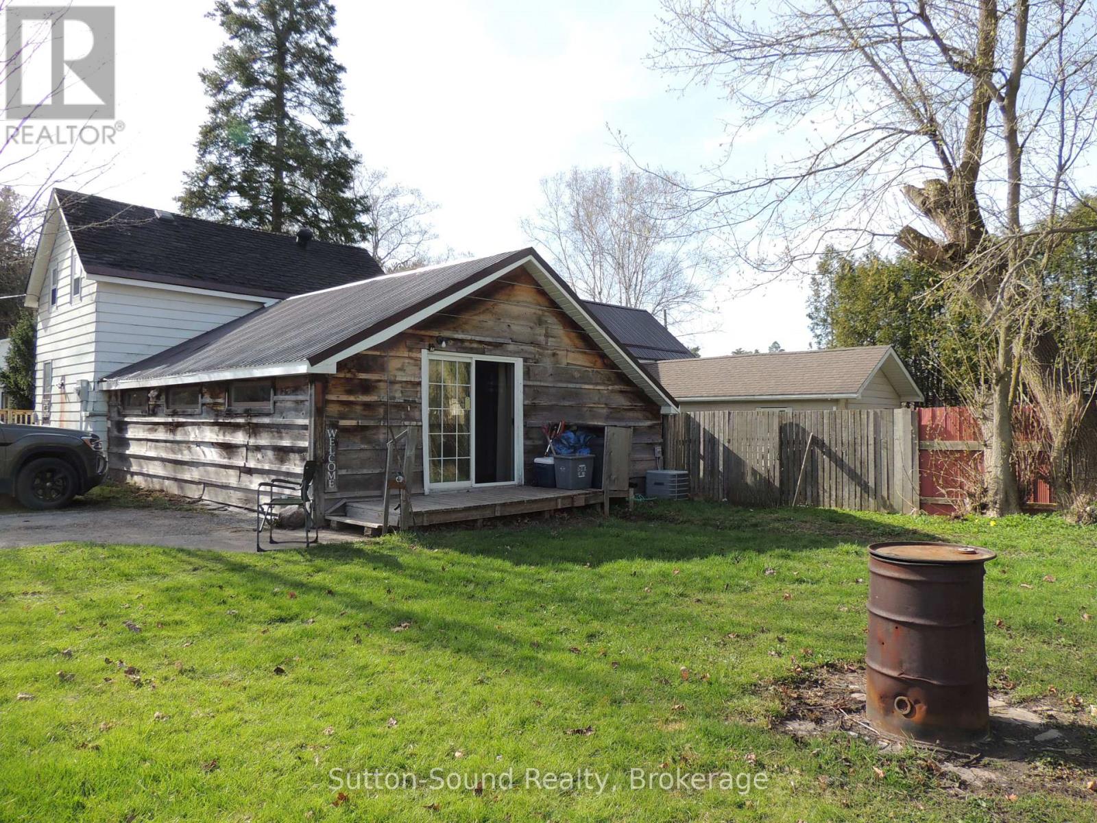 486 ELIZABETH STREET