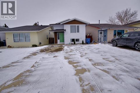 113 Cayuga Crescent W Lethbridge AB T1K5H4